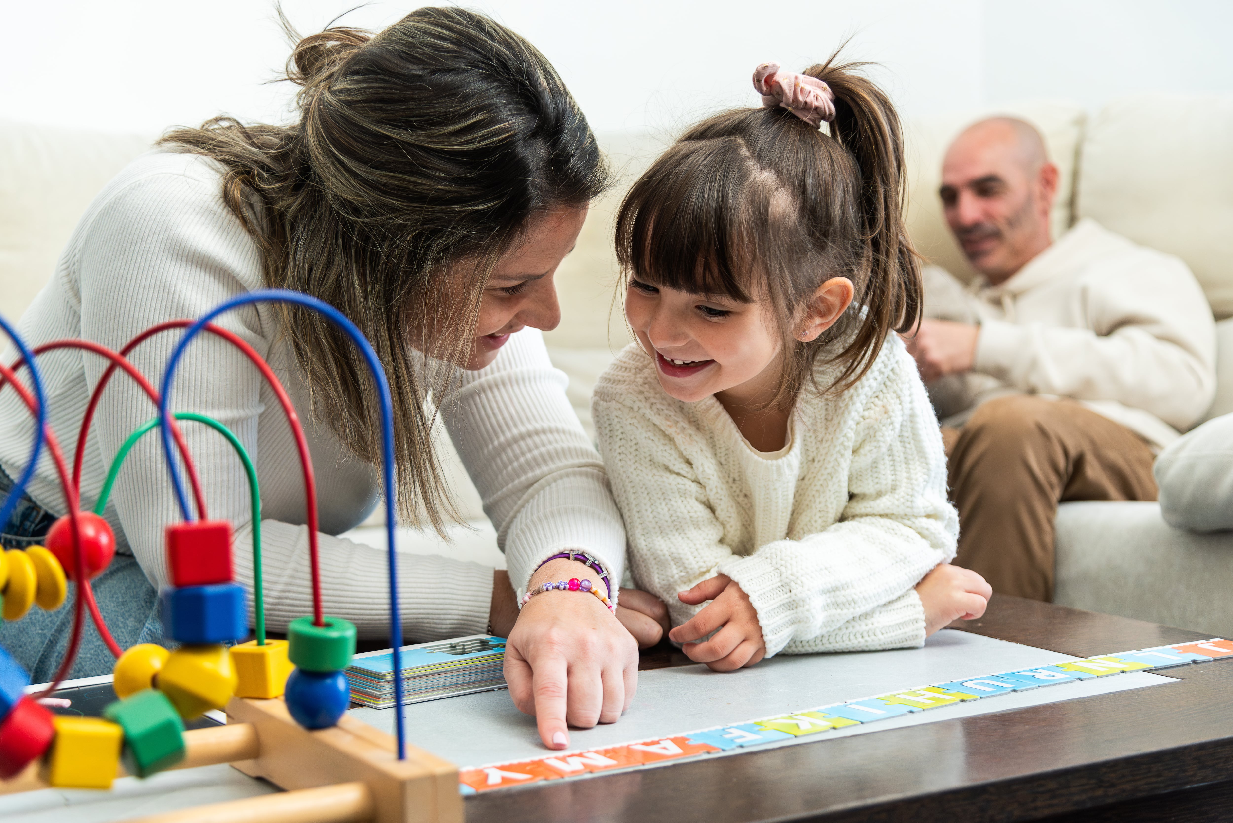 Las medidas como los vouchers o la autonomía extrema implican una renuncia a la construcción de un horizonte común, advierte Morduchowicz. (Adobe Stock)