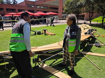 Gradas temporales colapsaron durante una