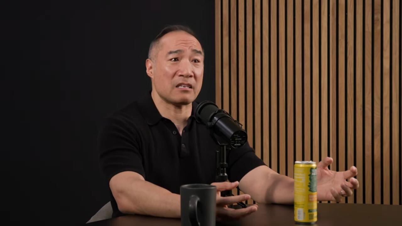 Alan Aragon destacó que no existen diferencias significativas entre proteína animal y vegetal si se alcanza la cantidad diaria recomendada (Huberman Lab)