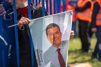 Imagen 4P27IFNNAFARLMRWYVAKZYD3JU