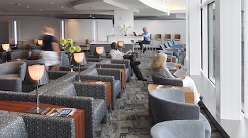 La resolución municipal autoriza a la ciudad a reembolsar a Delta Air Lines los trabajos preparatorios de la sala VIP Delta One en la Terminal E