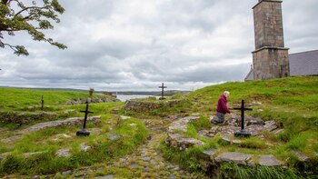 Así vive el sacerdote que