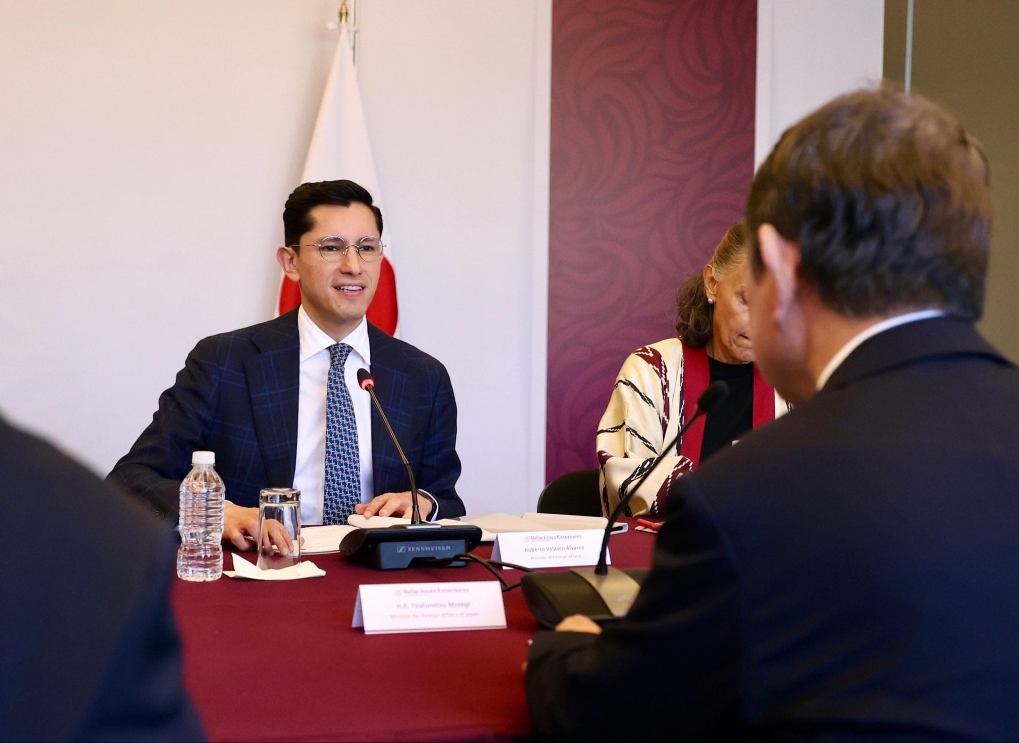 Velasco respondió a una columna de Mary O’Grady y sostuvo que los hechos contradicen que el gobierno censure o silencie a los medios. Crédito: X/@r_velascoa