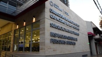 Detuvieron a una empleada estatal