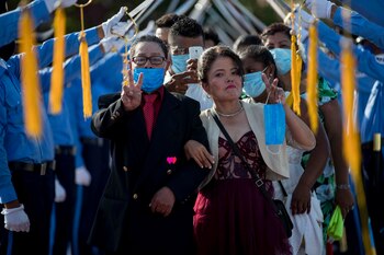 Decenas de parejas participan en