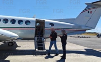 La FGR compartió imágenes del traslado de Óscar Raúl "N". Crédito: FGR