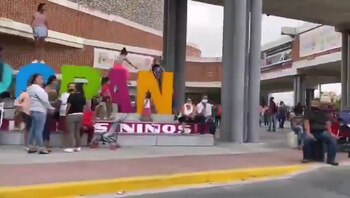 Niños y adultos lanzaron "vivas"