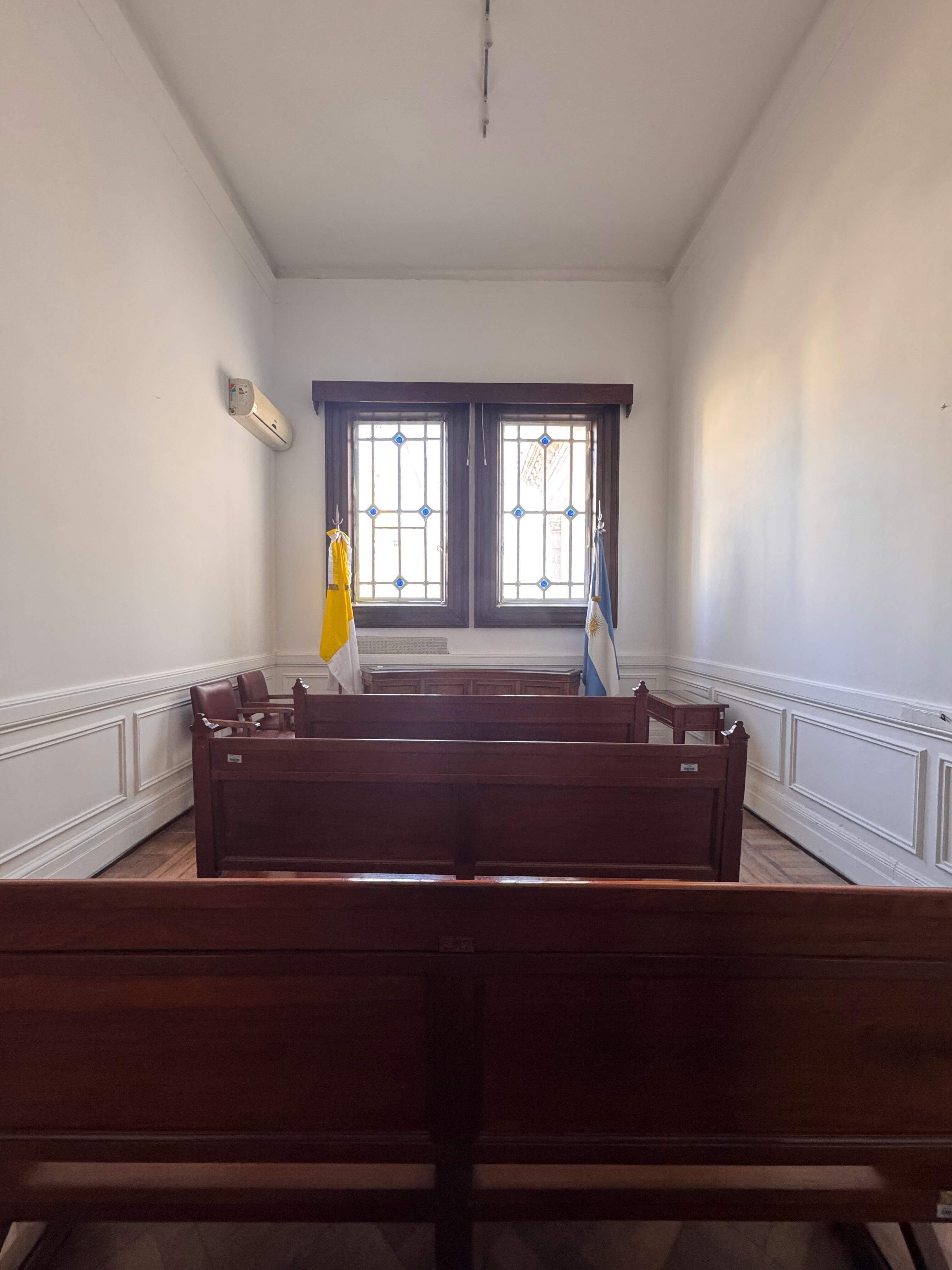 Así luce el ingreso a la oficina principal que tenía el expulsado Edgardo Kueider en el tercer piso del Senado