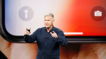 Phil Schiller seguirá vinculado a Apple en otra iniciativa para extrabajadores importantes. REUTERS/Stephen Lam