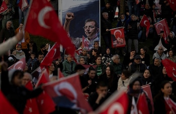 Decenas de personas comparecen ante