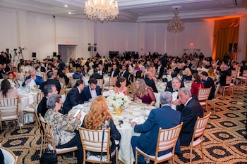 Asistentes de la gala anual Champion of Freedom Dinner & Celebration del Adam Smith Center