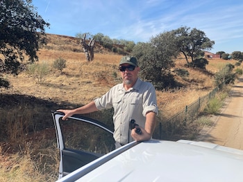 Samuel Plá, guía de fauna en Hotel La Caminera Club de Campo y fundador de Lynxperience. (Marta Sierra/Infobae España)