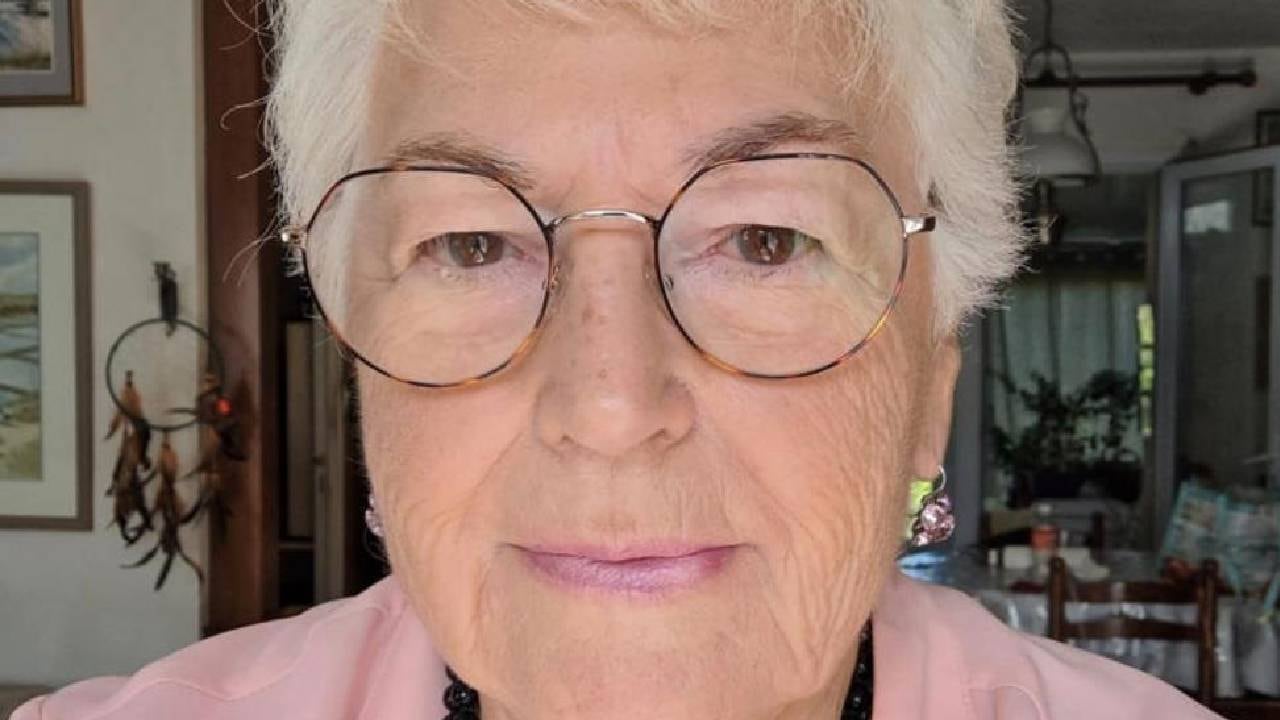Marie-Thérèse, ciudadana francesa de 86 años, enfrenta detención migratoria en Estados Unidos tras la muerte de su esposo estadounidense. (Facebook)