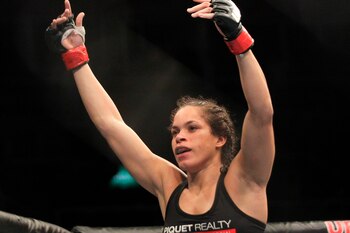 La luchadora brasileña Amanda Nunes.