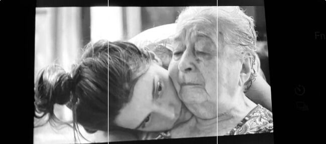 La actriz publicó la foto con su abuela en tres partes, todas con el mismo mensaje, concientizando acerca de la muerte digan (Instagram)