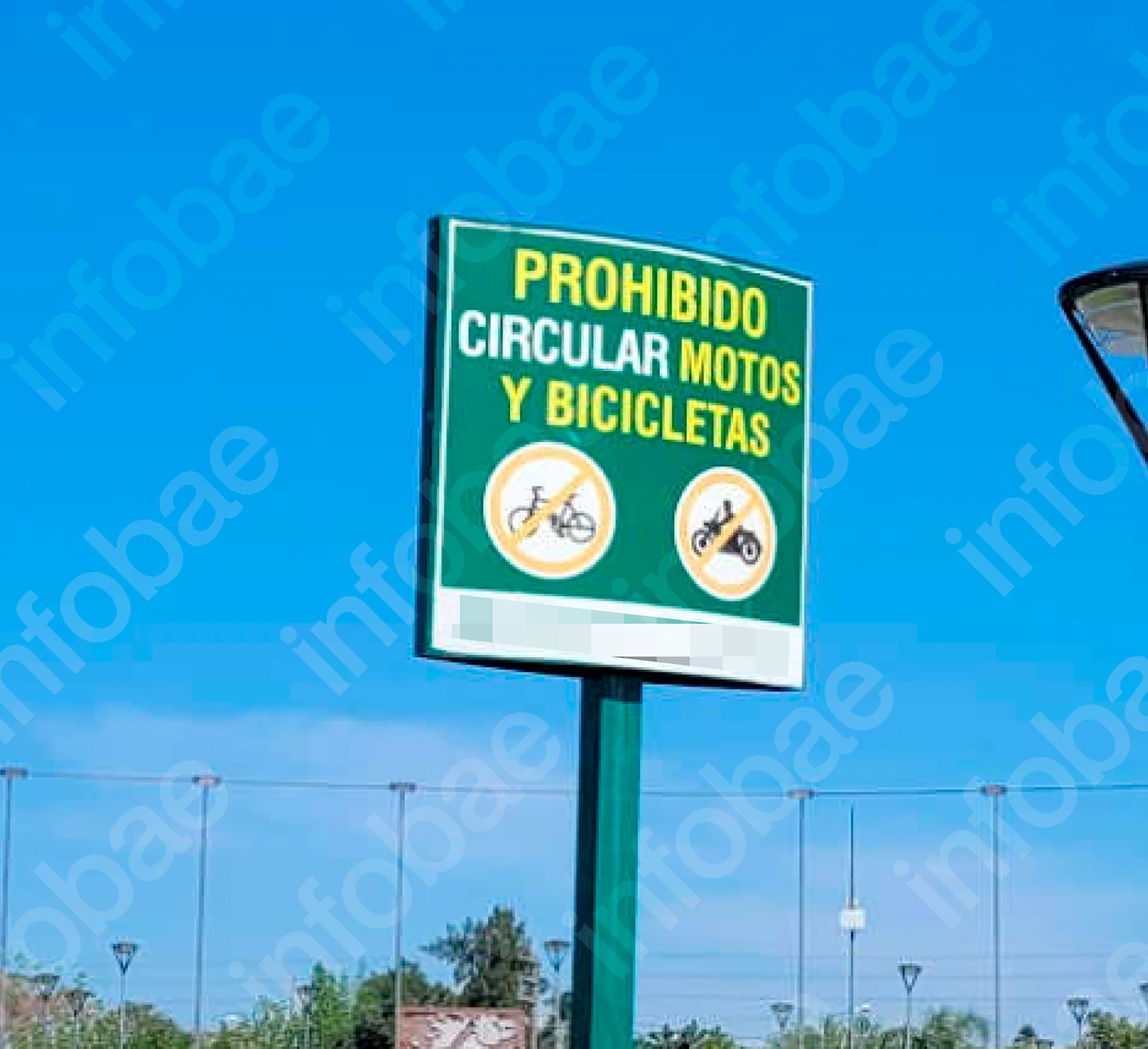 Un punto central del debate fue la supuesta existencia de carteles o señalización que prohibiera el patinaje en ese sector del parque. Imagen del informe pericial (Poder Judicial)