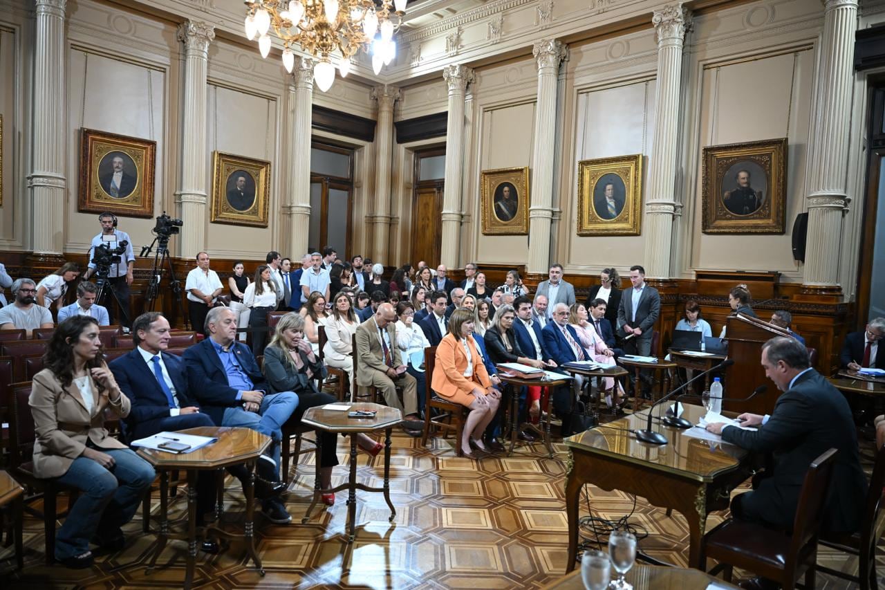 Integrantes de la comisión de Acuerdos de la Cámara alta, durante la reunión constitutiva del jueves último (Prensa Senado)