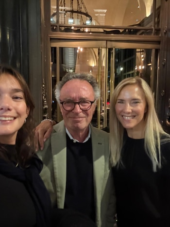 Marina Borensztein celebró sus 60 años en Londres junto a su hija Malena Leyba y Oscar Martínez