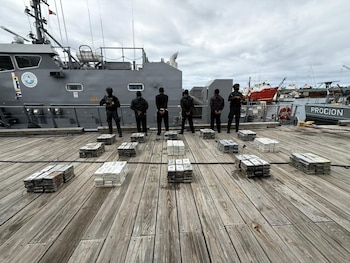 La operación antinarcóticos coordinada por la DNCD duró más de doce horas y desplegó recursos aéreos, navales y terrestres. (Cortesía: Dirección Nacional de Control Antidrogas)