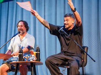 Yaco Eskenazi se despide temporalmente de “La Granja VIP” por agenda recargada. Captura: La Granaja VIP.