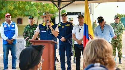 Defensa de Olmedo López dice que diez personas armadas quisieron entrar a su residencia a la fuerza para amenazar al exfuncionario