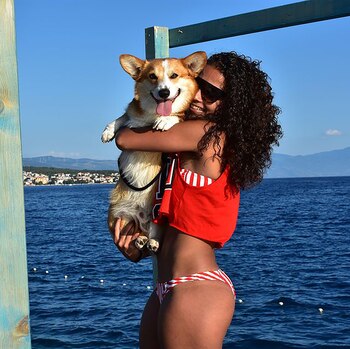 Shona Shukrula estudió derecho e