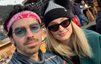 Joe y Sophie se comprometieron