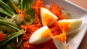 Un estudio científico realizado en 2022 encontró que quienes comen menos huevos tenían en su sangre niveles más bajos de metabolitos beneficiosos