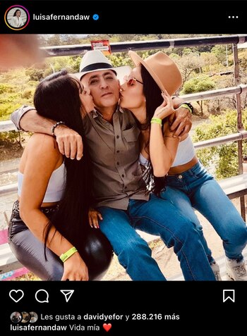 Su padrastro también aparece poco