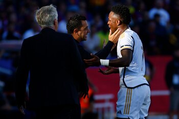 Pique entre Xavi y Vinicius