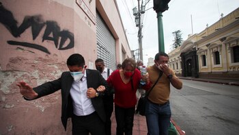 Cuatro periodistas heridos y dos