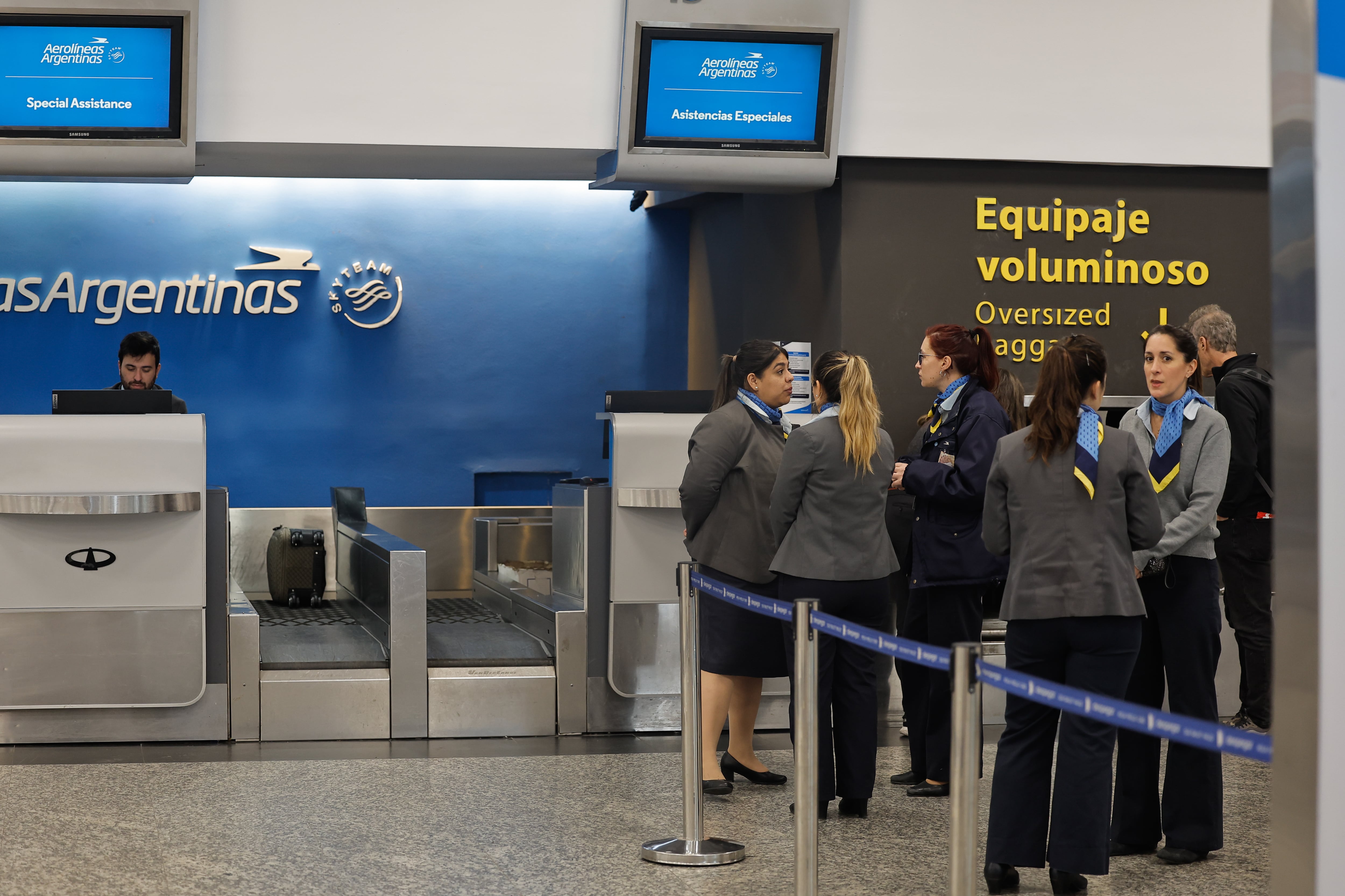 La planta de personal de Aerolíneas Argentinas se redujo en más de 1.900 trabajadores. (EFE)