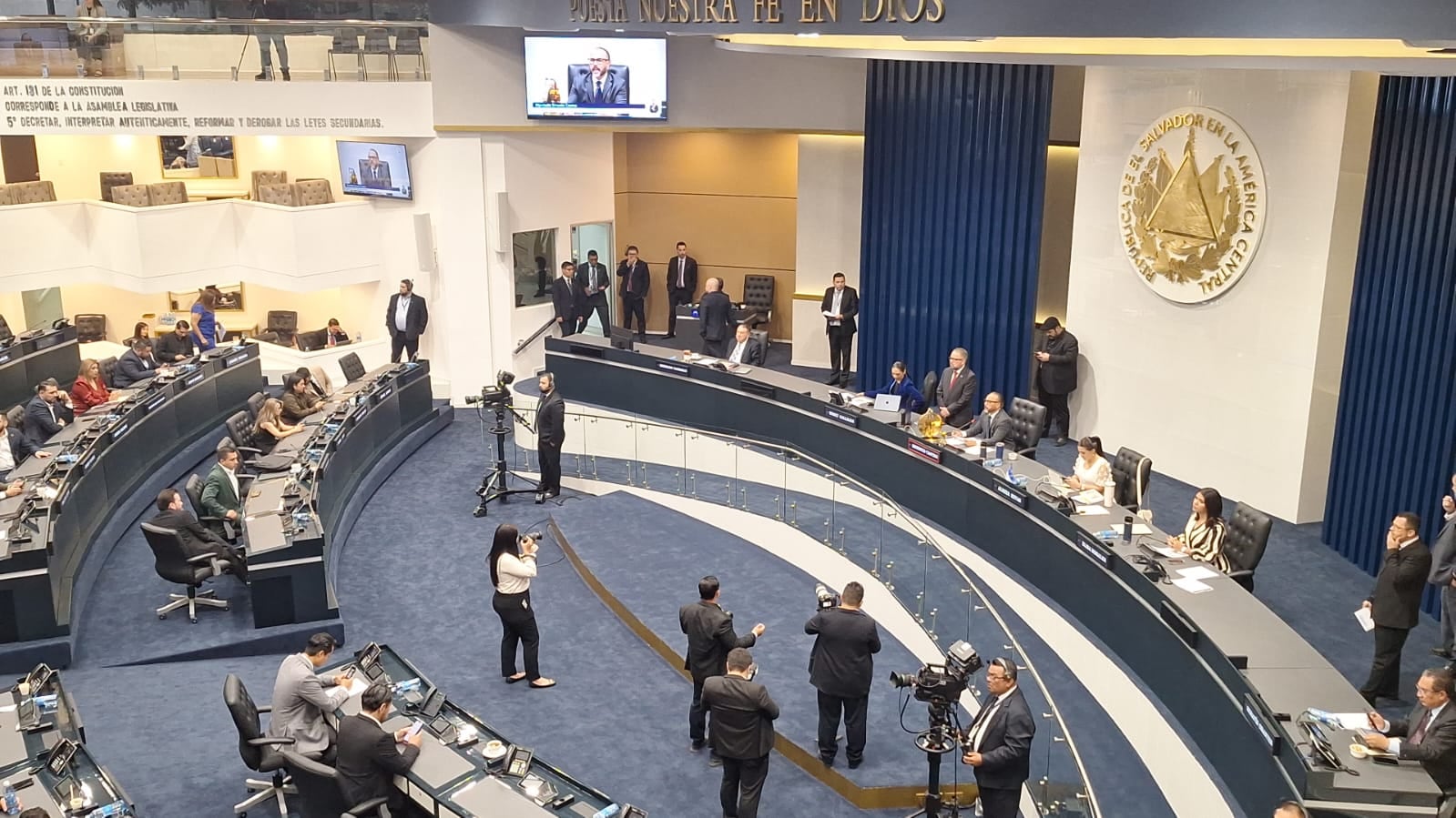 La reforma constitucional para otorgar circunscripción propia a la diáspora salvadoreña busca ampliar la representación política en la Asamblea. (Jessica Cortesía)
