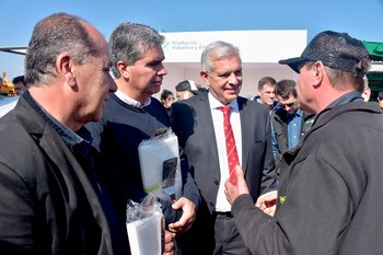 Julián Domínguez ayer al recorrer