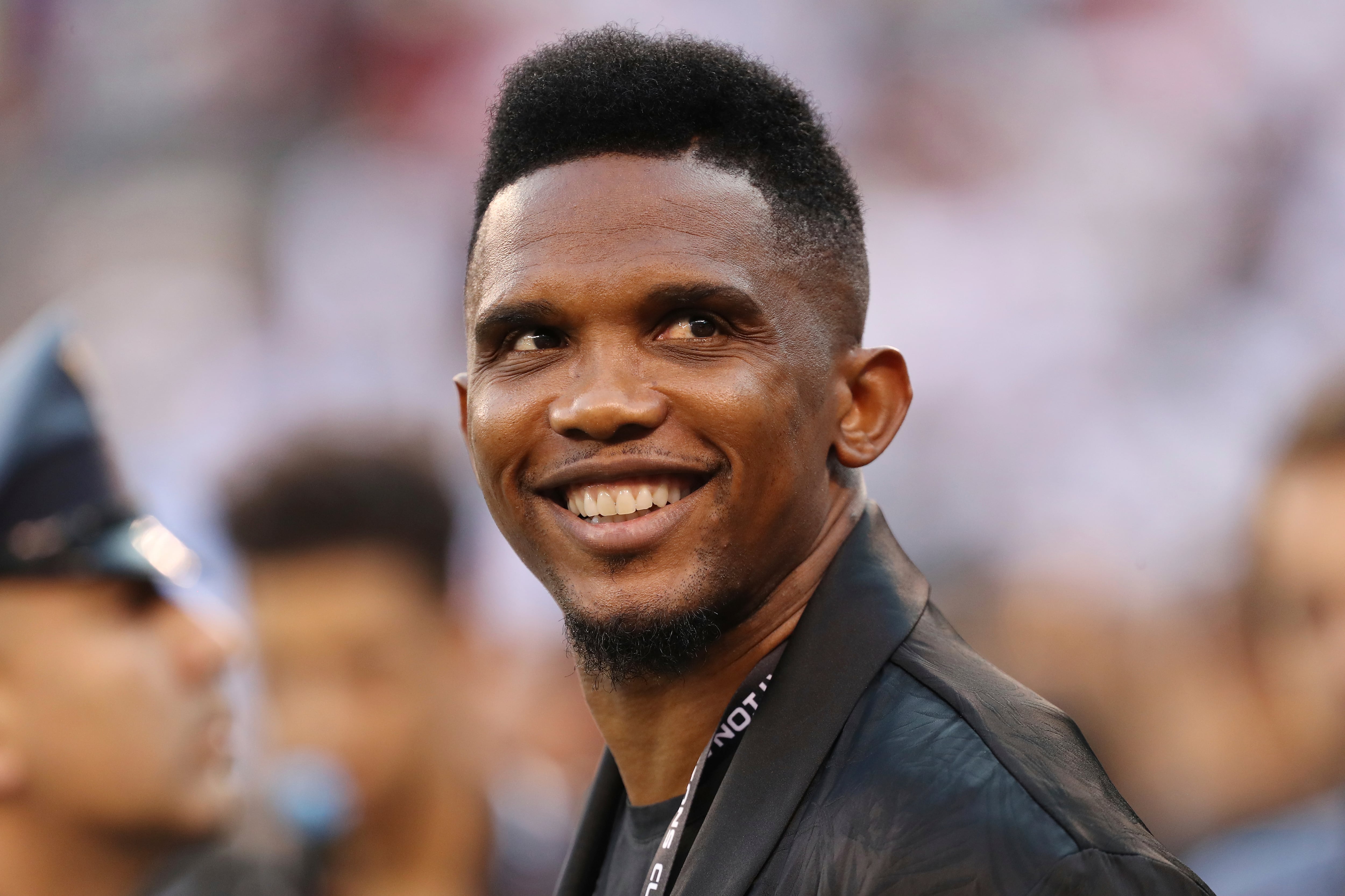 Samuel Eto'o fue acusado de excluir a una de las figuras de Camerún para que no supere su récord de goles (AP Foto/Steve Luciano, archivo)