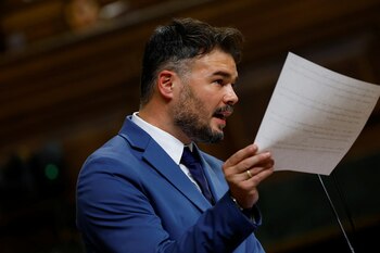 Gabriel Rufián habla durante el
