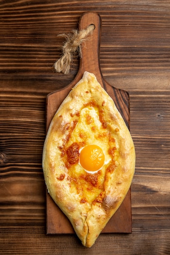 La Ajaruli khachapuri se caracteriza