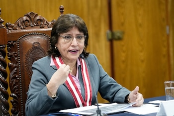Delia Espinoza durante una conferencia
