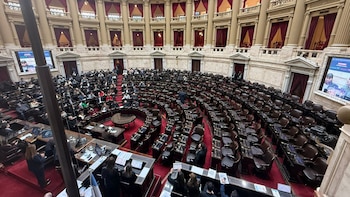 El oficialismo logró frenar la sesión para interpelar a Adorni en Diputados, con ayuda del PRO y la UCR