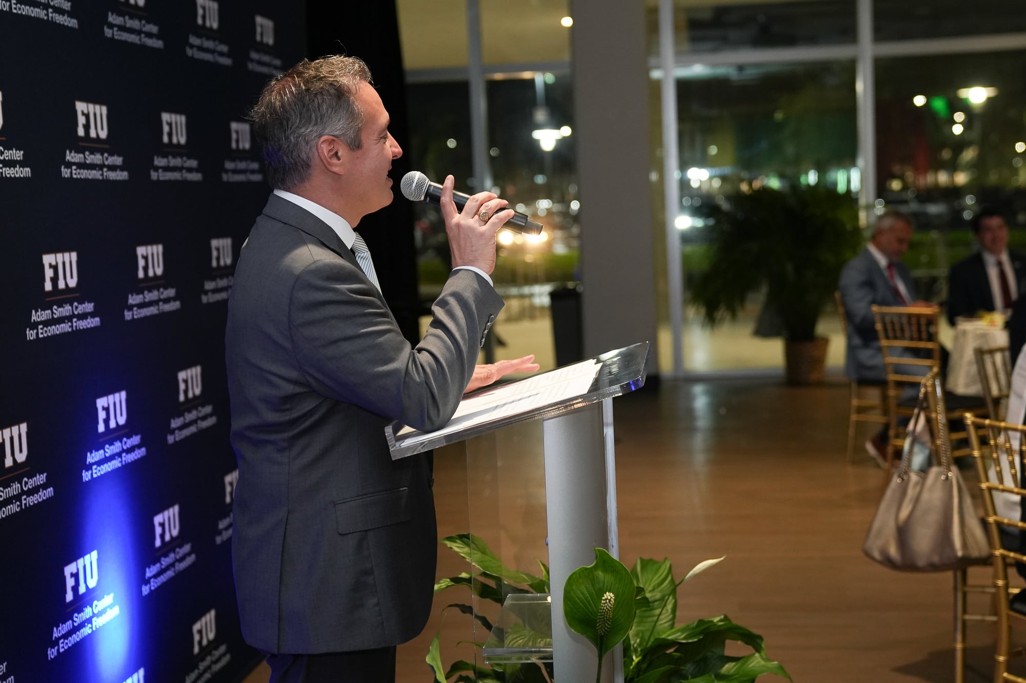 Carlos Díaz-Rosillo, director del Adam Smith Center de FIU.