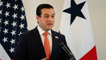 El embajador de Estados Unidos en Panamá cuestiona la fiabilidad de la tecnología china