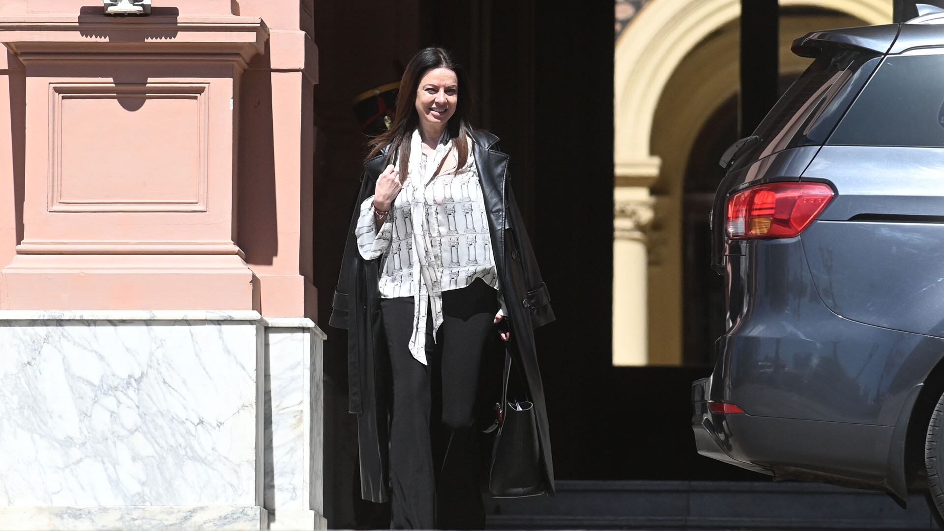 Sandra Pettovello sale de Casa Rosada con una sonrisa