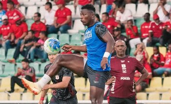 Los movimientos de calentamiento previo al partido - crédito América de Cali