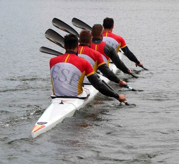 El K4 500 español, formado por Saúl Craviotto, Marcus Cooper Walz, Carlos Arévalo y Rodrigo Germade. (EFE/J. L. Cereijido/Archivo)