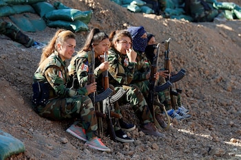 Combatientes kurdas de las YPJ