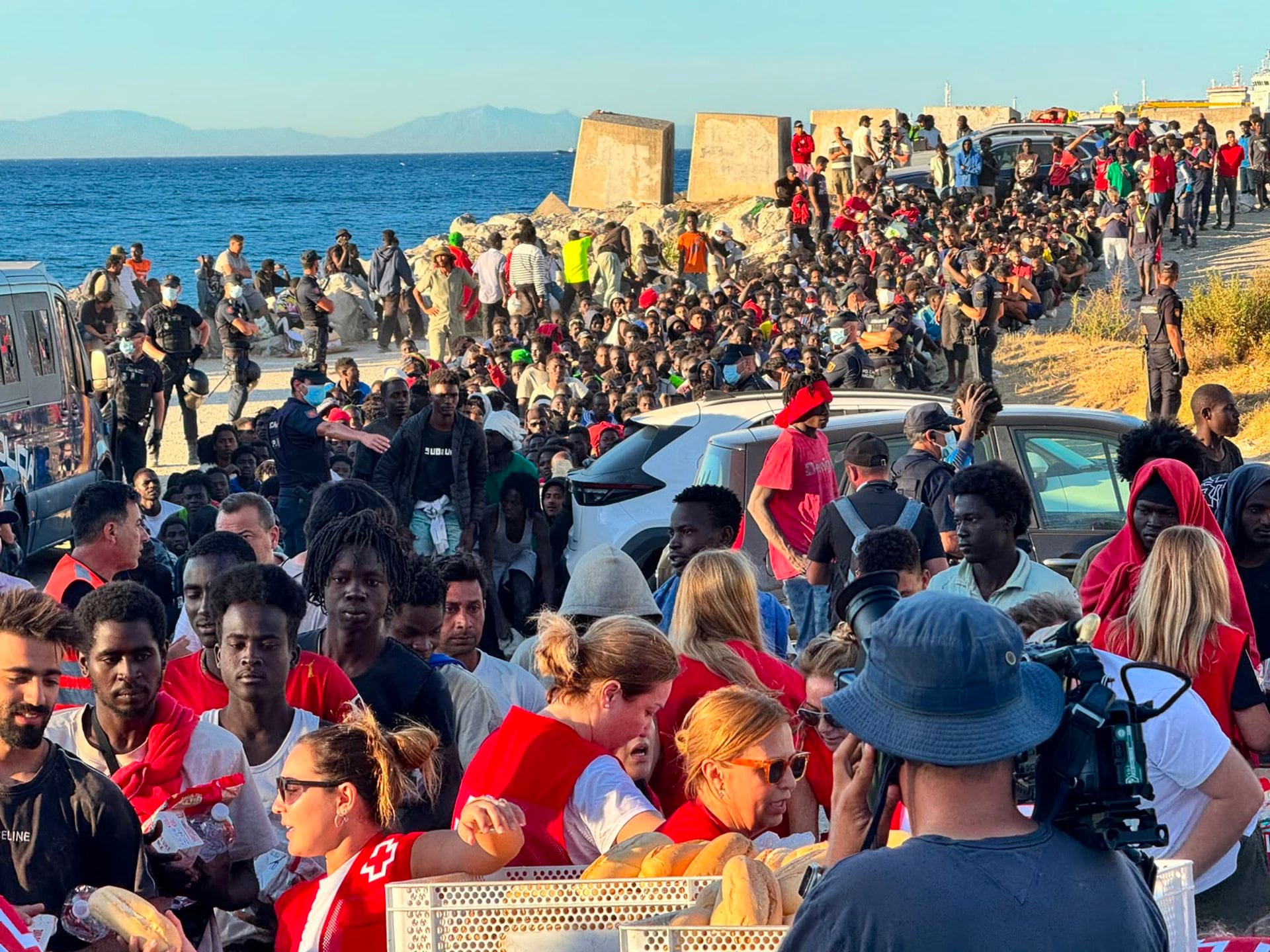Vox insta al PP a debatir en el Congreso el delito de traición contra Sánchez y a impedir el reparto de menores de Ceuta