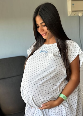 Daniela Celis y Thiago Medina mostraron las primeras imágenes de sus gemelas