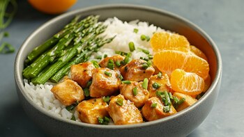 Prepara una ensalada asiática con