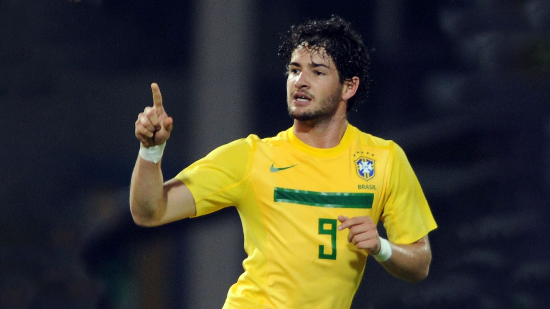Alexandre Pato fue una de las grandes promesas del fútbol brasileño (AFP PHOTO / ANTONIO SCORZA)