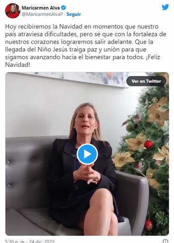 María del Carmen Alva saluda